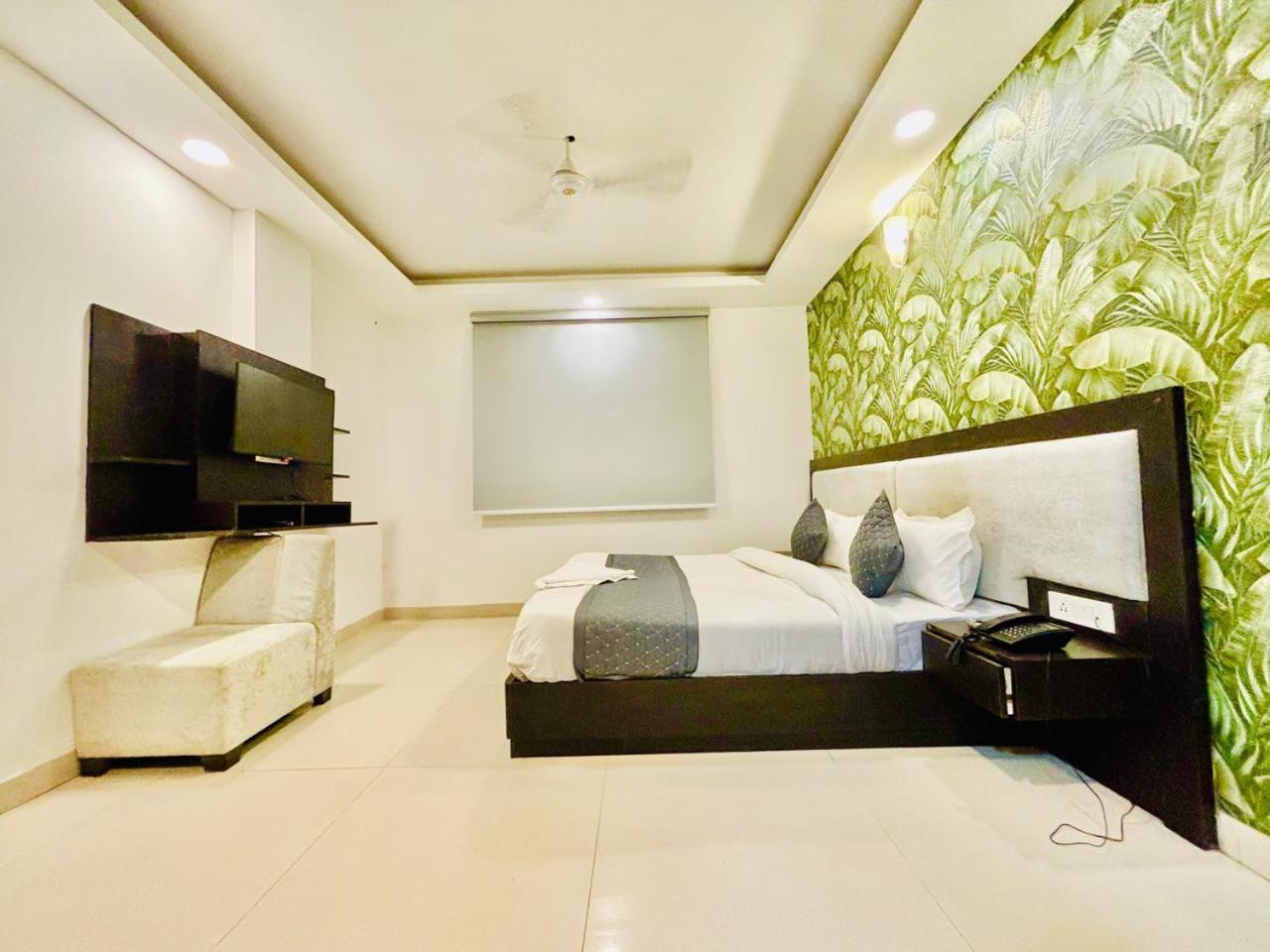 The Bellwood Suites Near Igi Airport Neu-Delhi Exterior foto